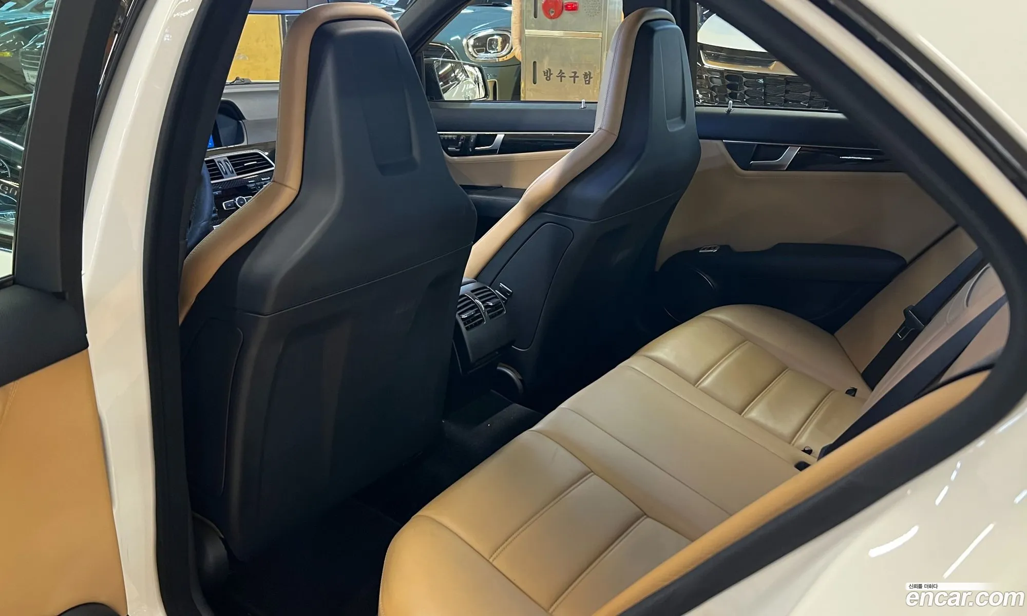 Mercedes-Benz C-Class W204 2012 — 18