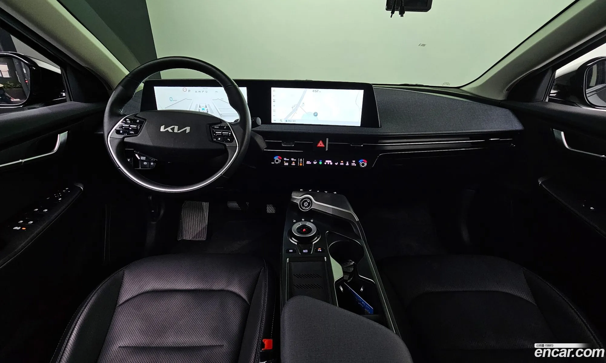Kia EV6 2023 KNAC281CPPA158961 — 4