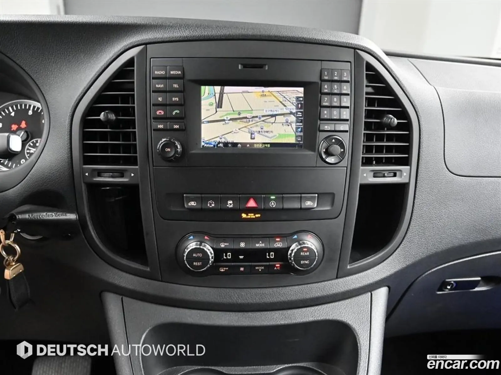Mercedes-Benz V-Class 2016 — 12