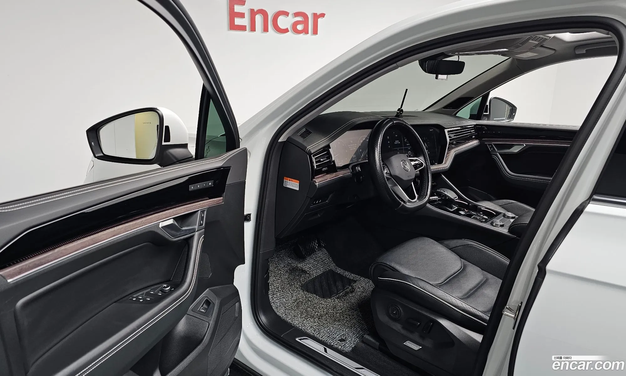 Volkswagen Touareg 2024 — 28