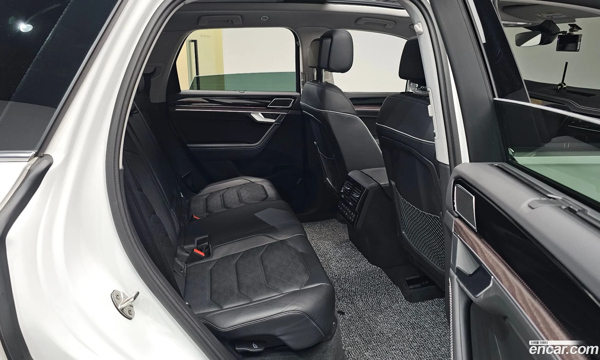 Volkswagen Touareg 2024 — 25