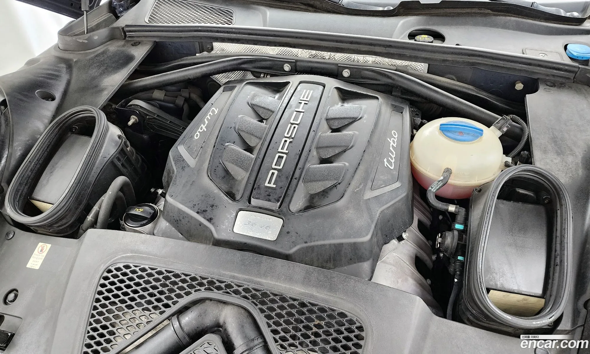 Porsche Macan 2015 WP1AF2958FLB98443 — 29