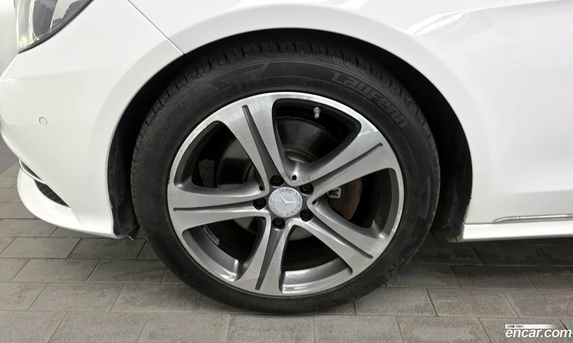 Mercedes-Benz E-Class W212 2013 — 27