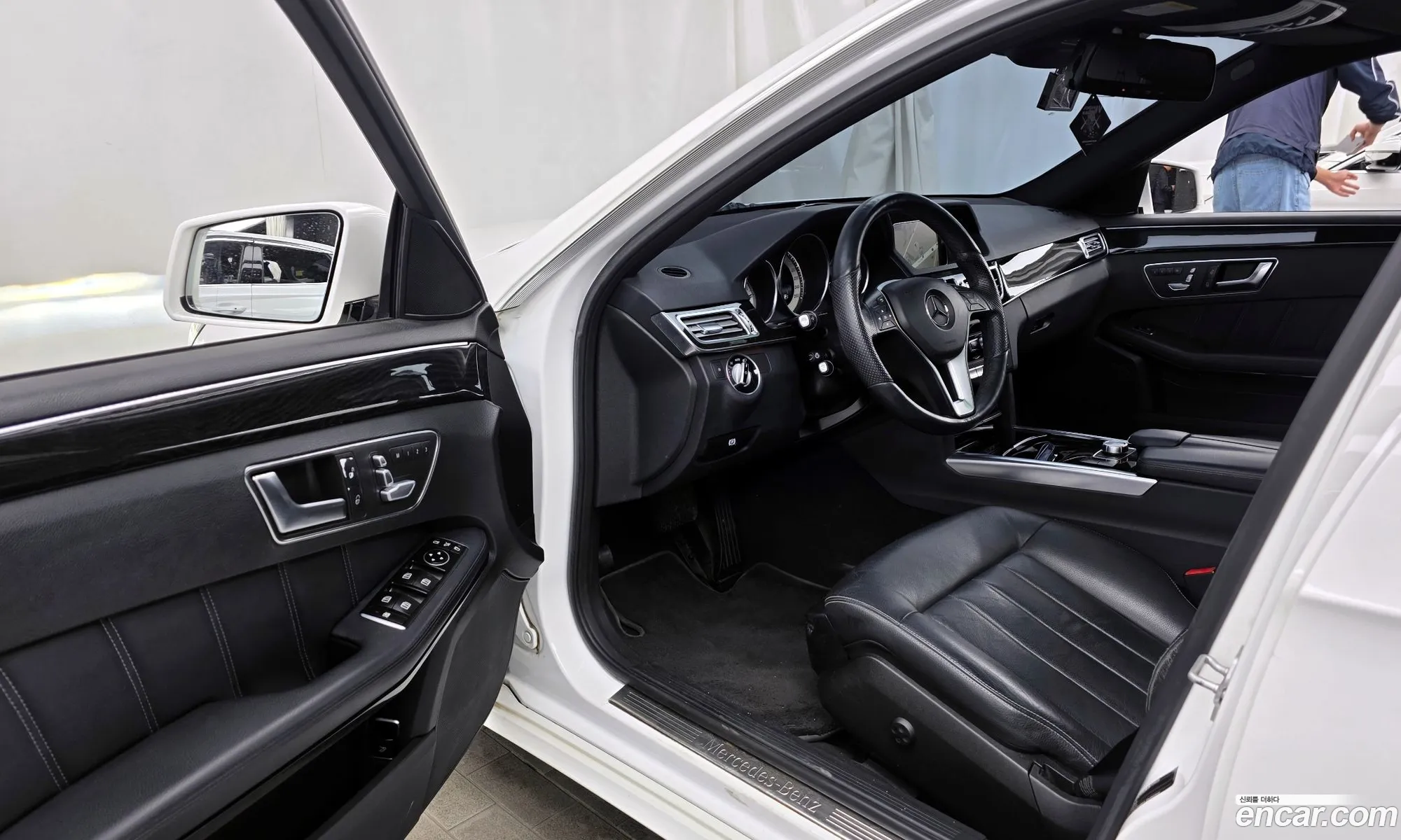Mercedes-Benz E-Class W212 2013 — 21