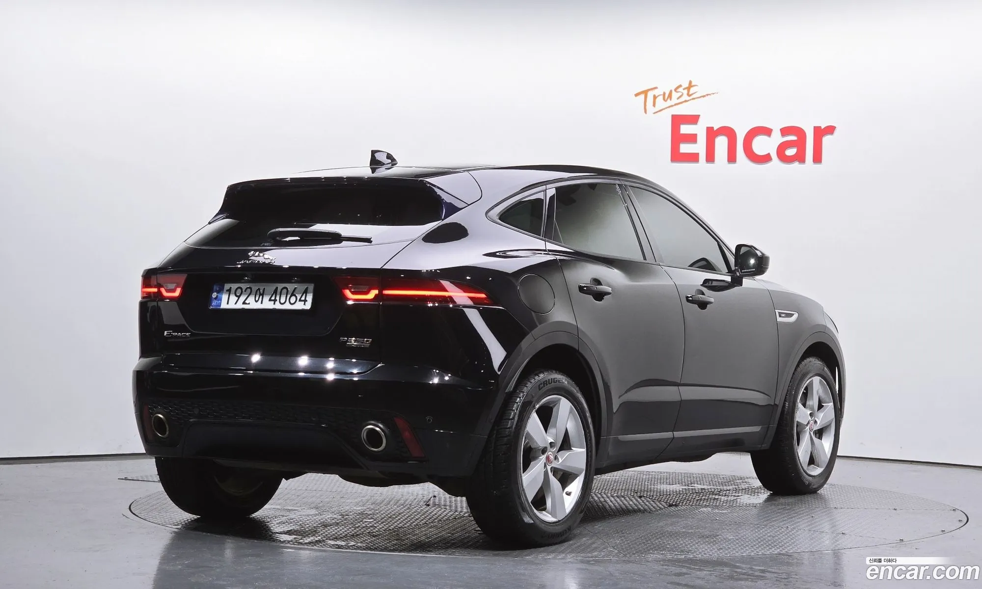 Jaguar E-Pace 2018 SADFA2BX4J1Z32618 — 16