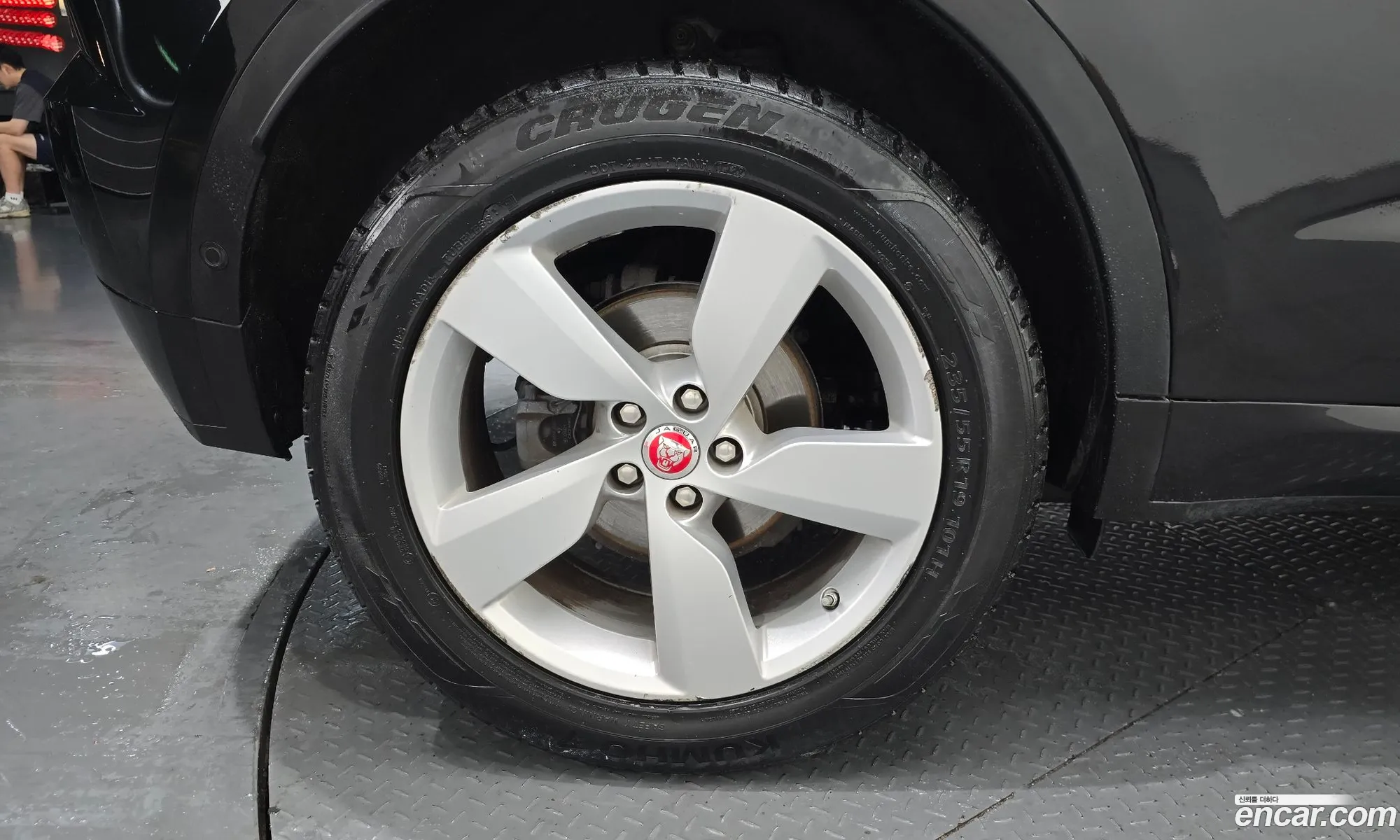 Jaguar E-Pace 2018 SADFA2BX4J1Z32618 — 9
