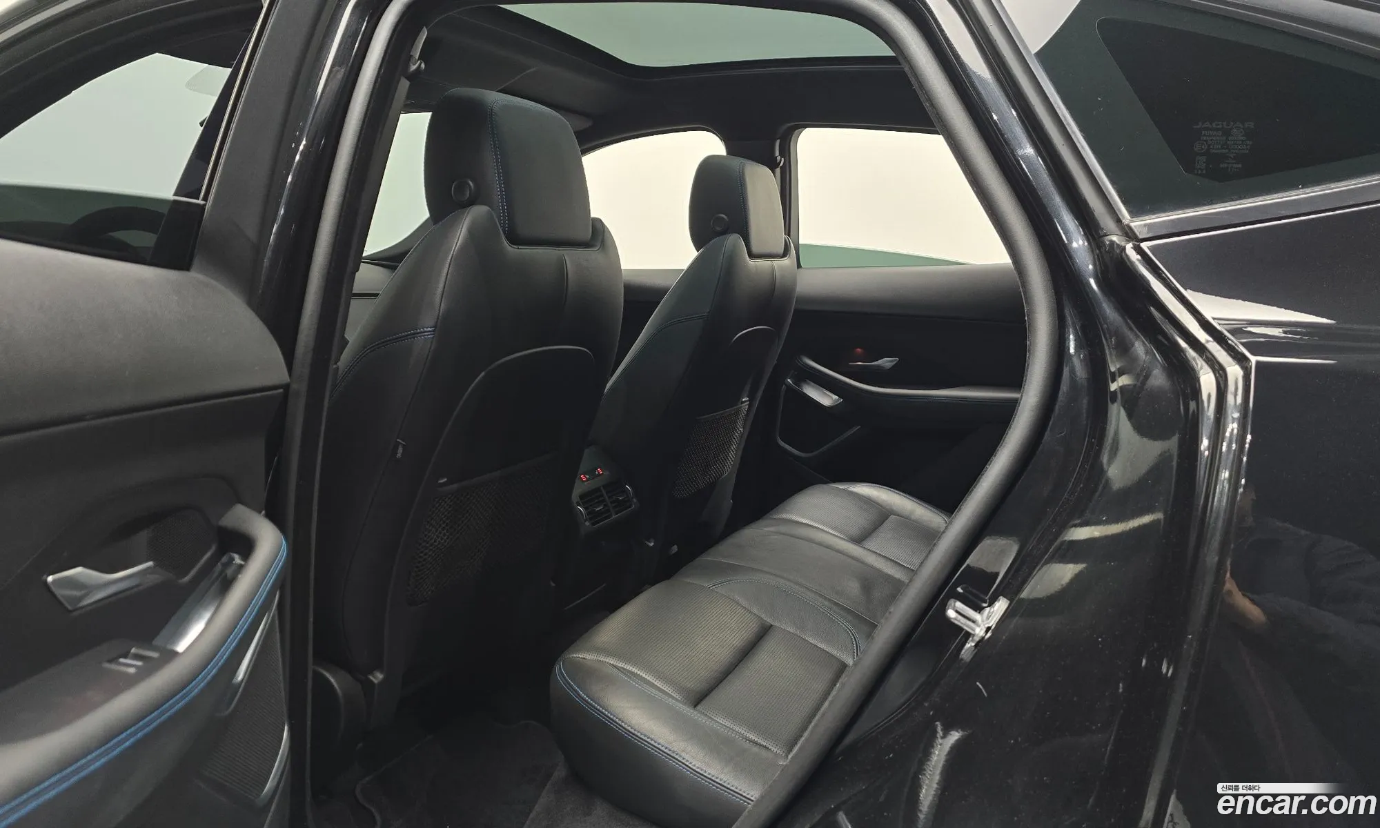 Jaguar E-Pace 2018 SADFA2BX4J1Z32618 — 8