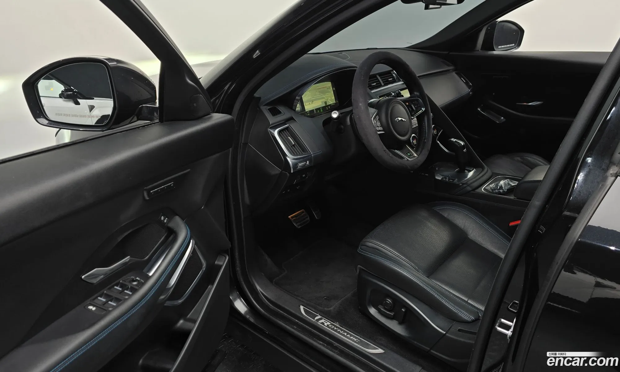 Jaguar E-Pace 2018 SADFA2BX4J1Z32618 — 10