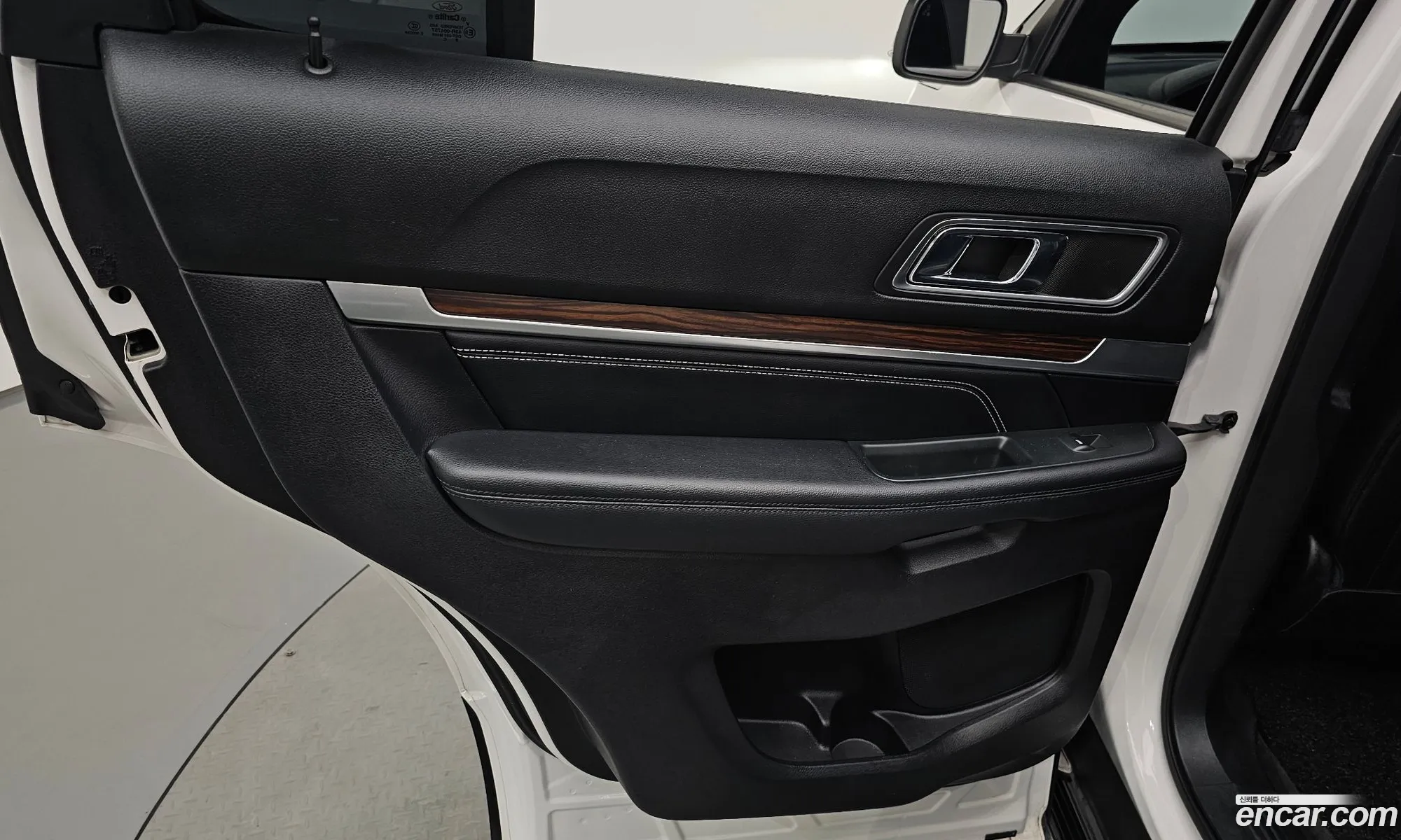 Ford Explorer 2018 1FM5K8FH7JGB23567 — 3