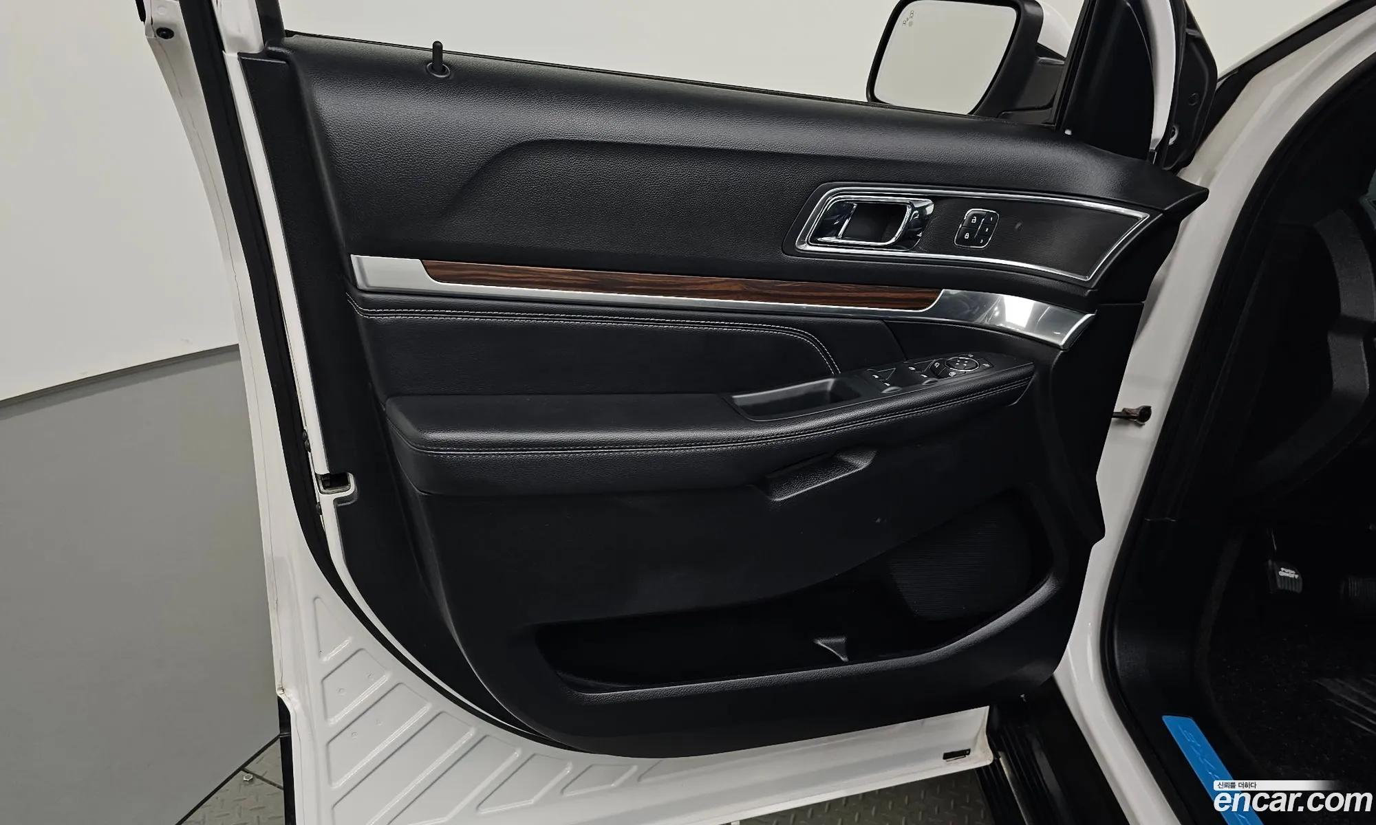 Ford Explorer 2018 1FM5K8FH7JGB23567 — 4