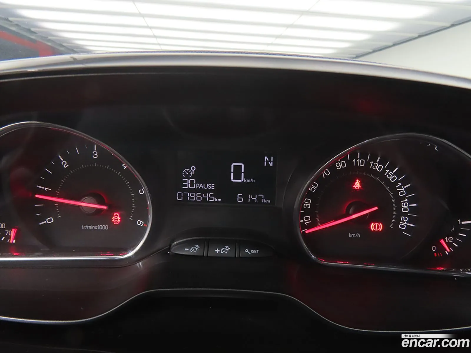 Peugeot 208 2015 — 13