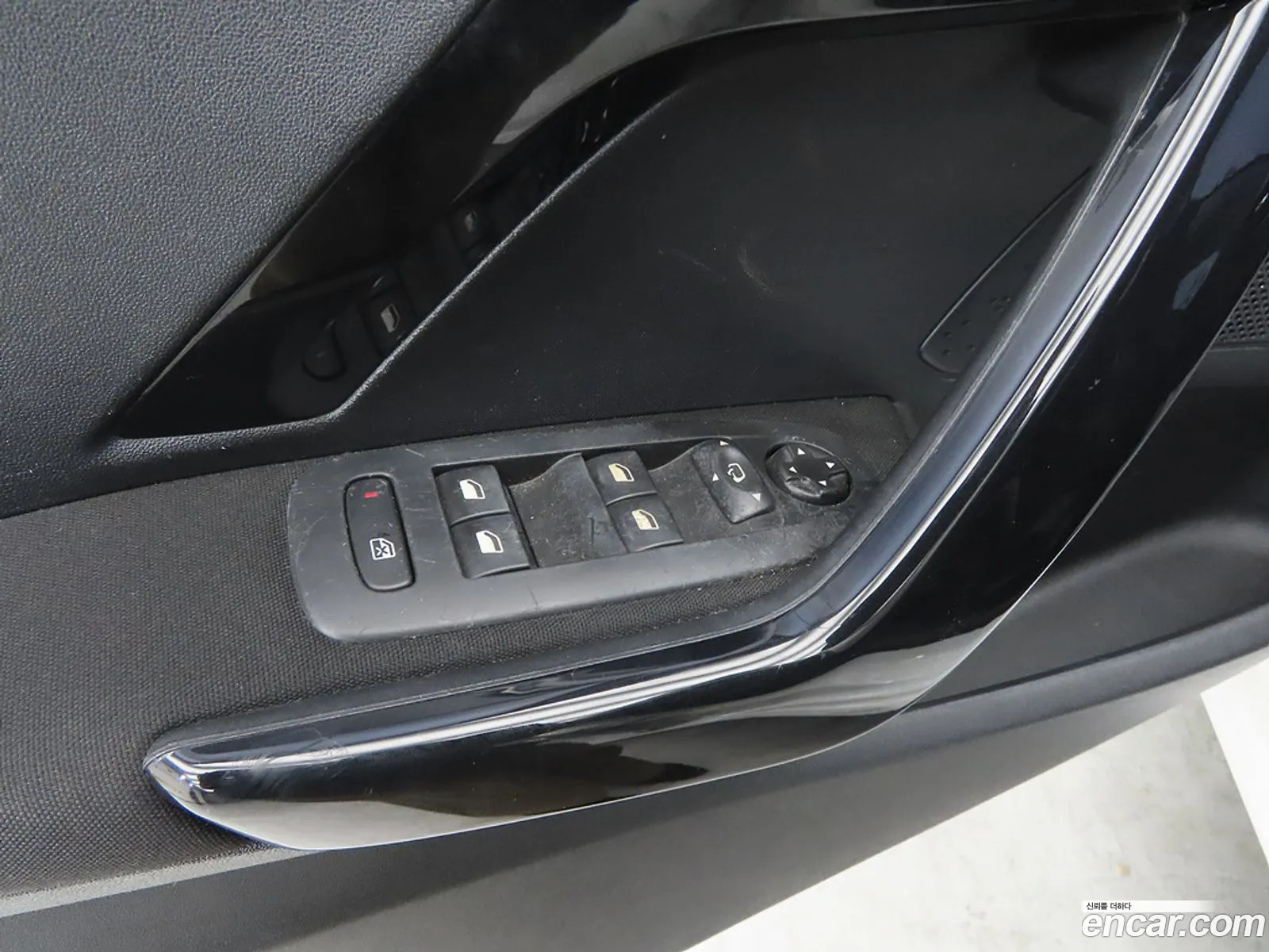 Peugeot 208 2015 — 11