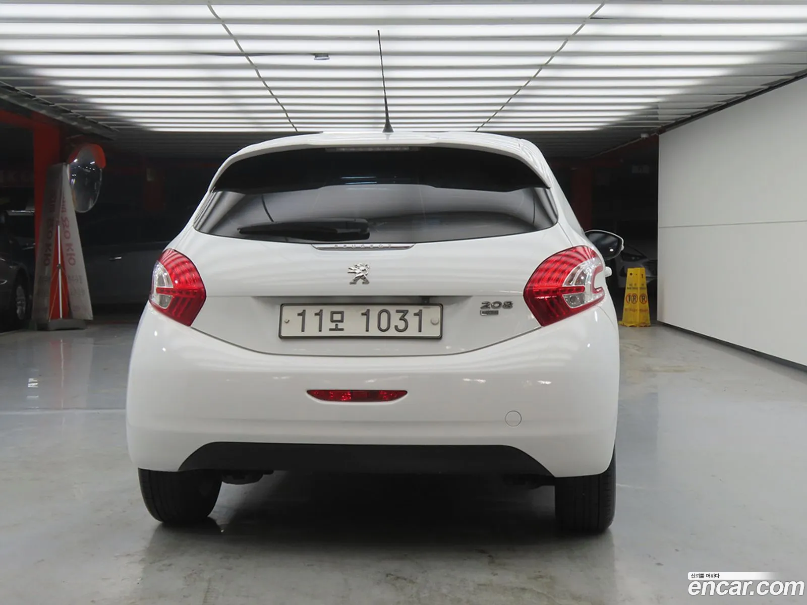 Peugeot 208 2015 — 12