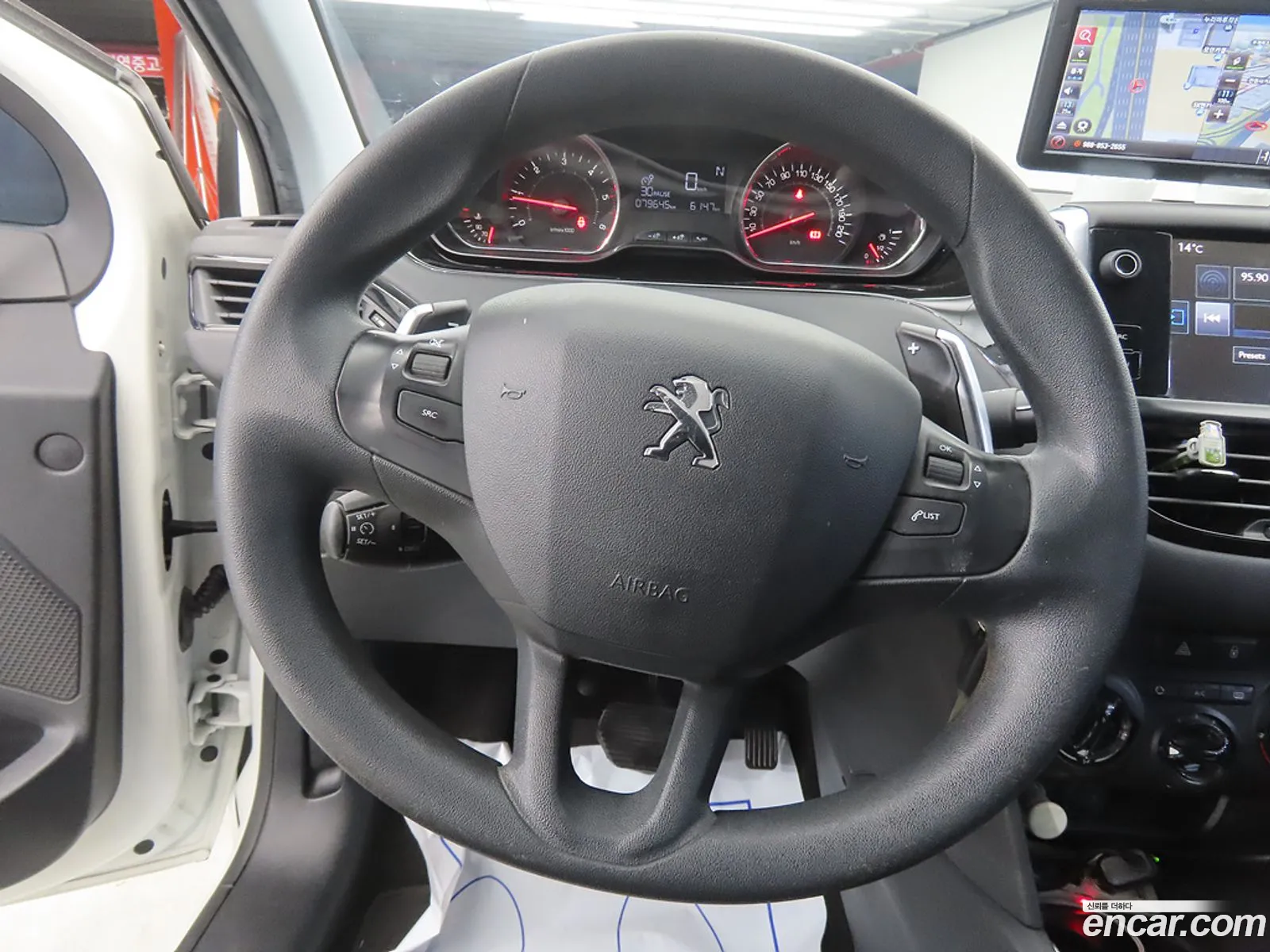 Peugeot 208 2015 — 14