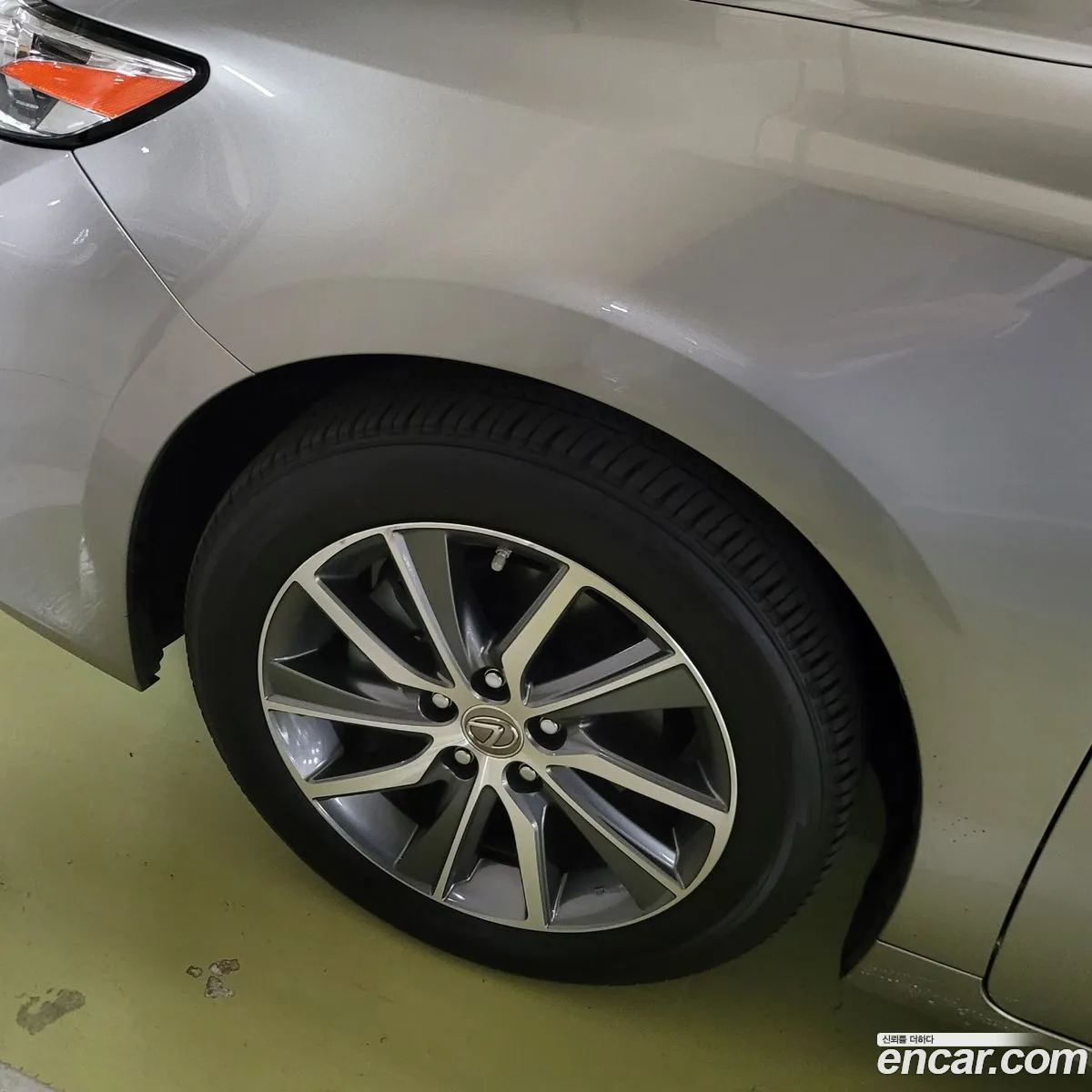 Lexus ES300h 2017 — 13