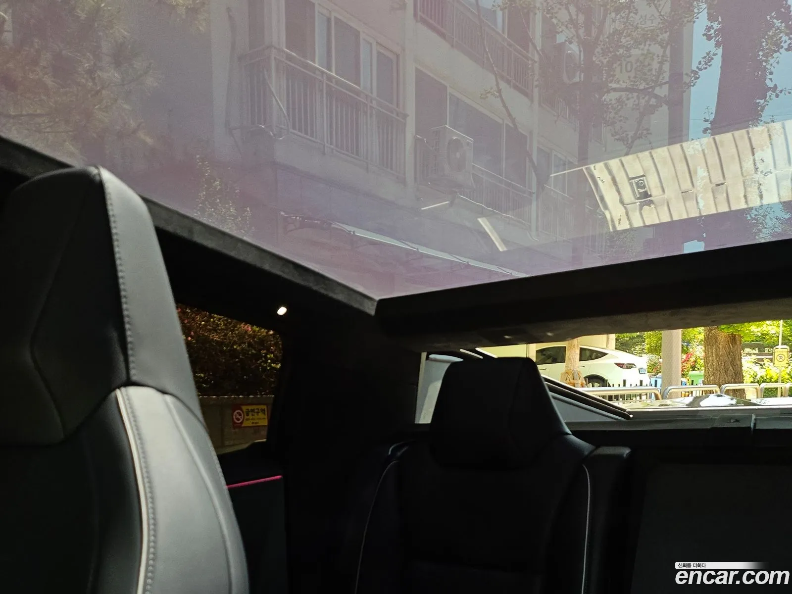 Tesla Cybertruck 2025 — 3