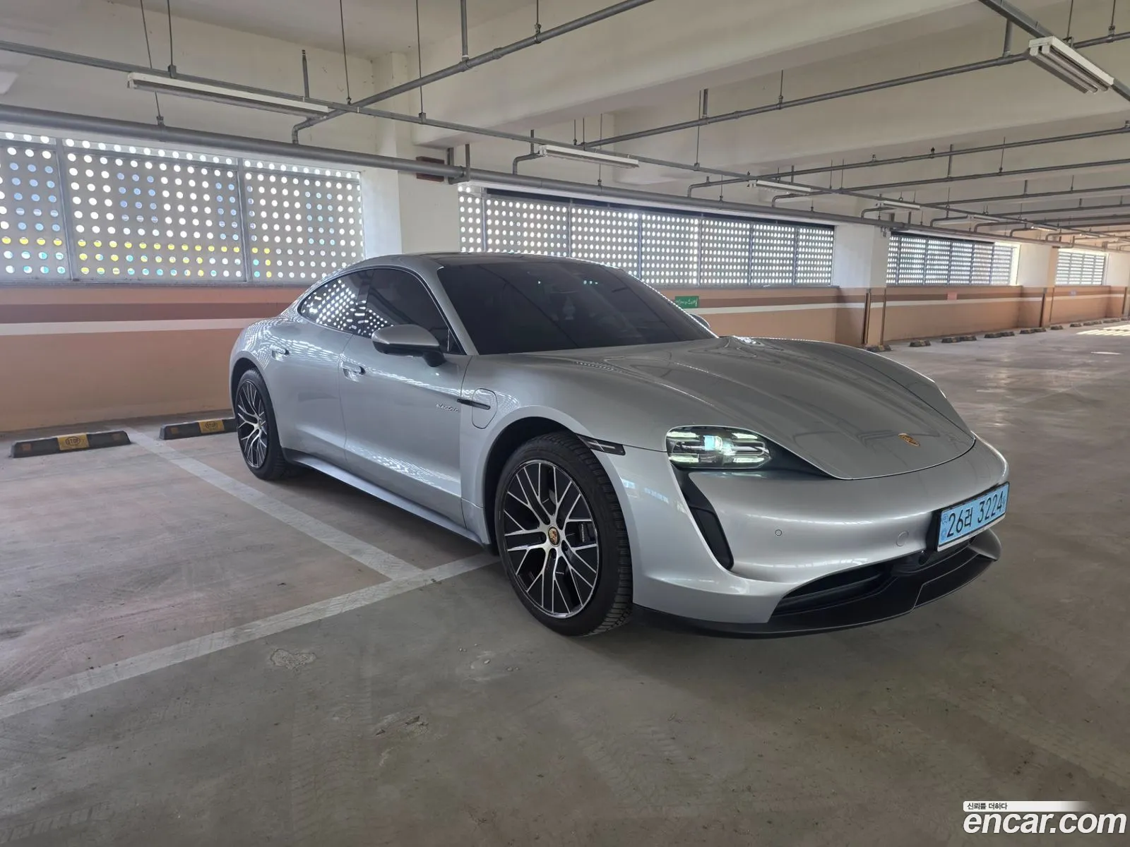 Porsche Taycan 2022 — 2