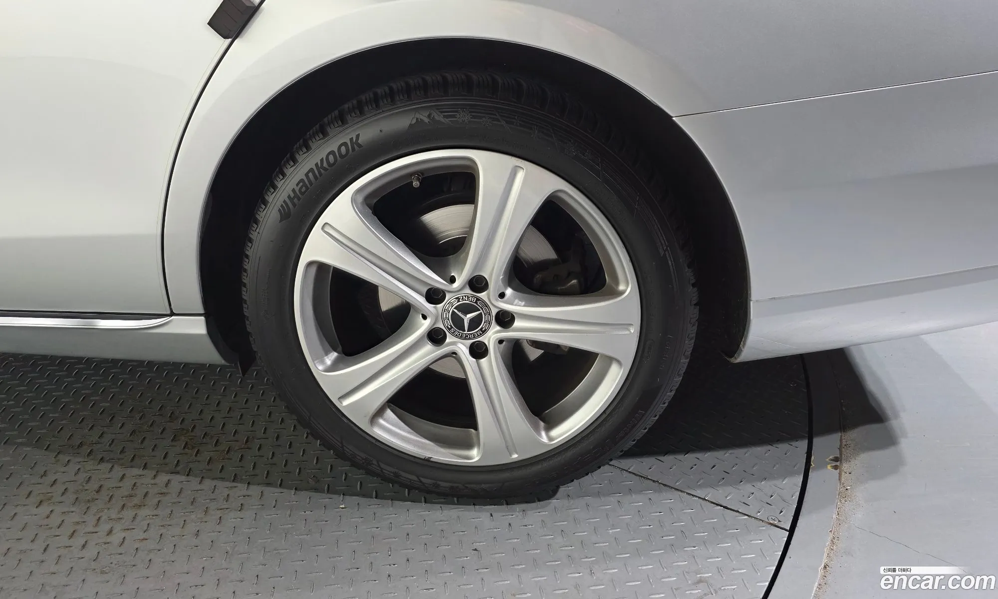 Mercedes-Benz E-Class W213 2018 WDDZF4CB3JA425434 — 17