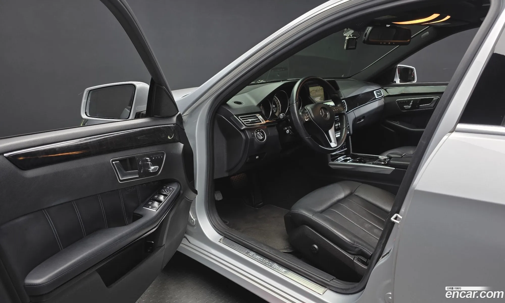 Mercedes-Benz E-Class W212 2014 WDDHF0CB0EA973238 — 17