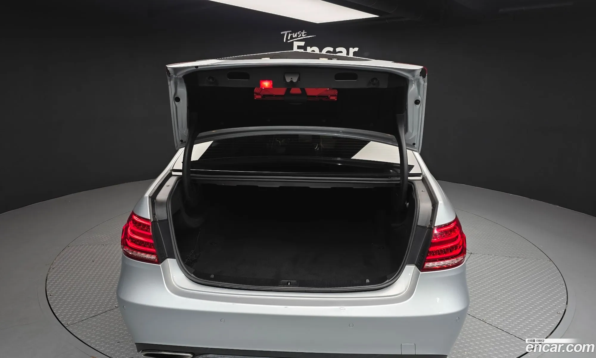 Mercedes-Benz E-Class W212 2014 WDDHF0CB0EA973238 — 10
