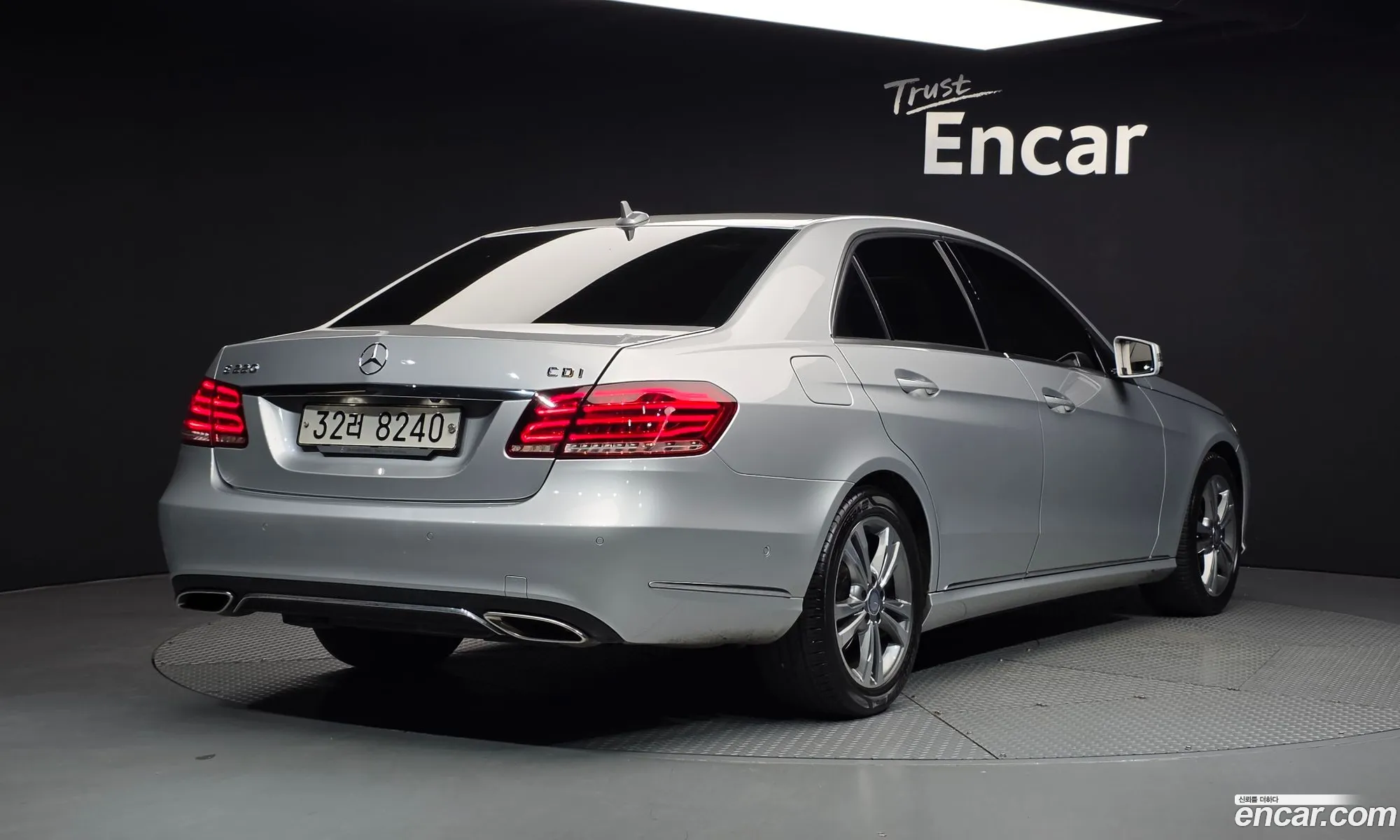 Mercedes-Benz E-Class W212 2014 WDDHF0CB0EA973238 — 6