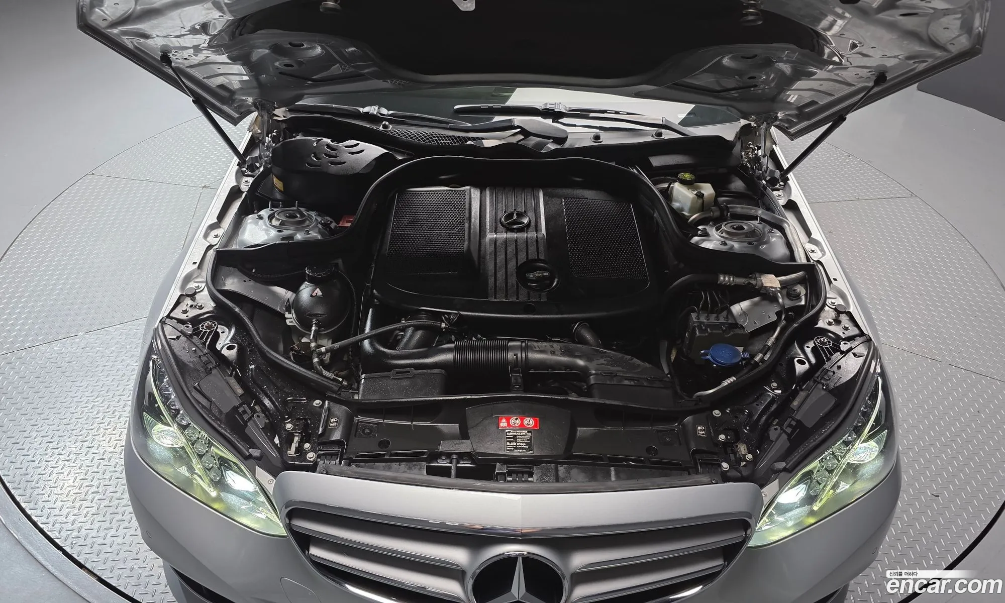 Mercedes-Benz E-Class W212 2014 WDDHF0CB0EA973238 — 12