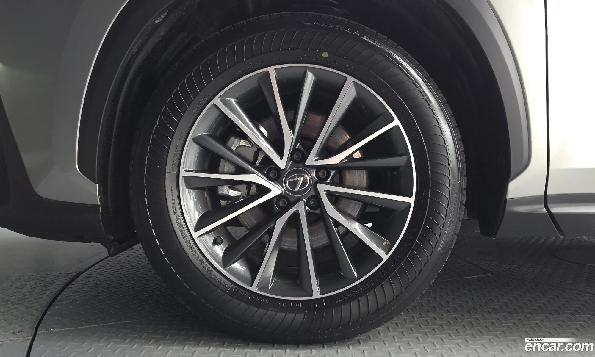 Lexus NX450h+ 2023 — 11