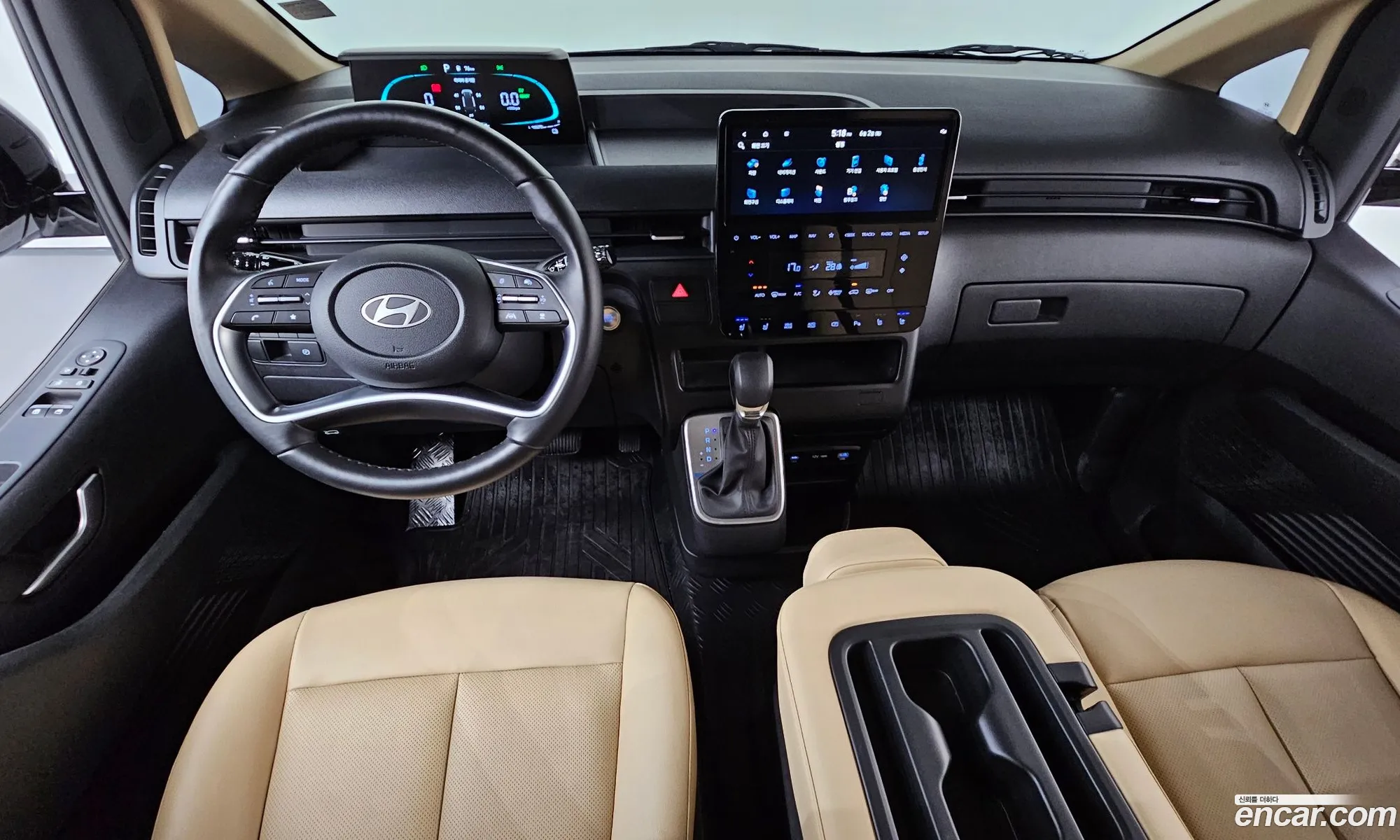 Hyundai Staria 2025 KMFYDX7ABSU015989 — 2