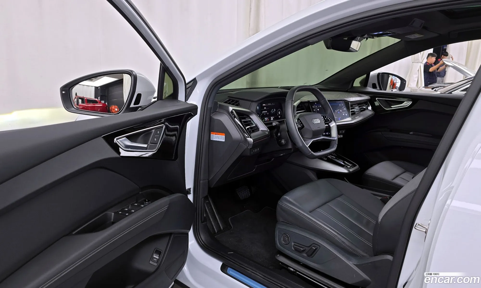 Audi Q4 e-tron 2025 WAUZZZFZ — 3