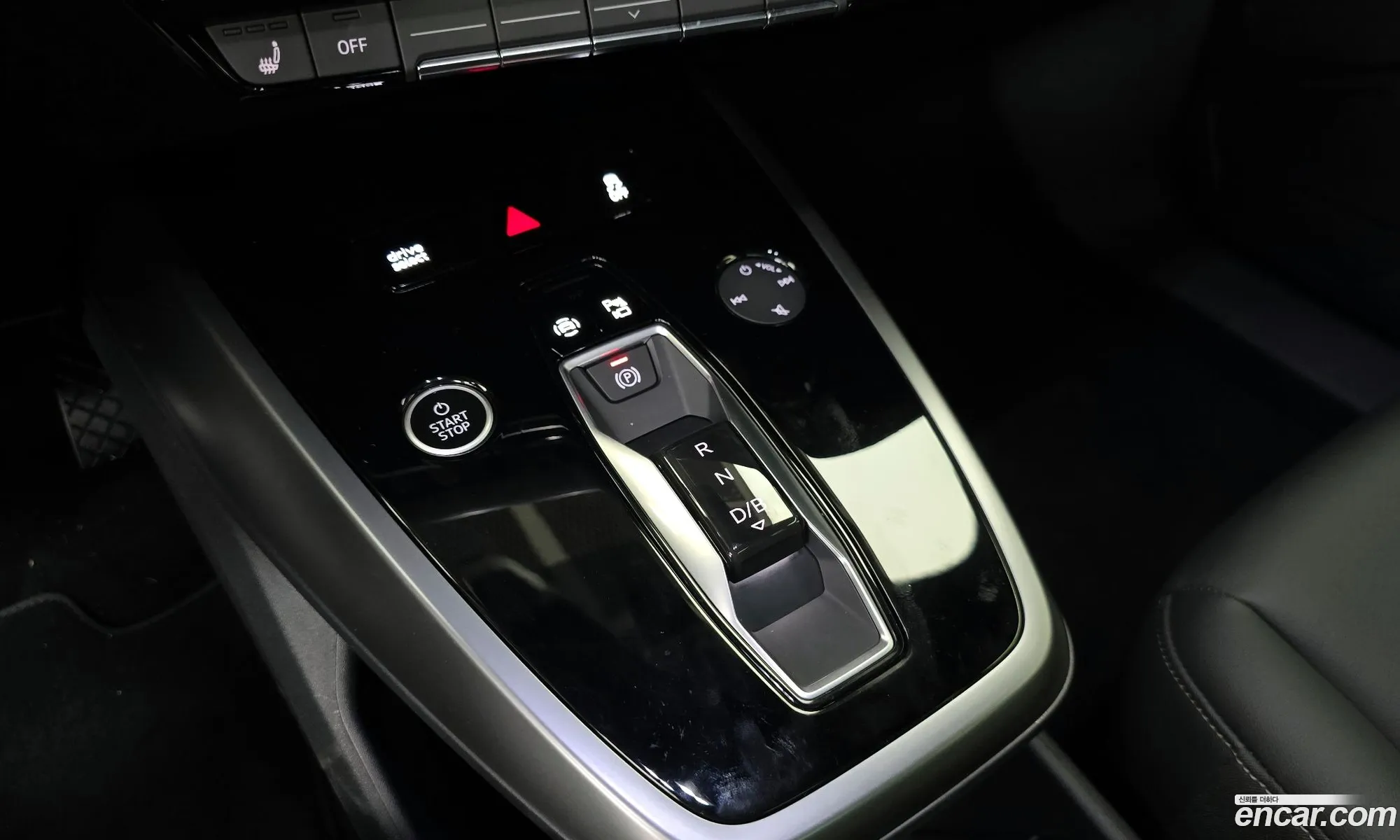 Audi Q4 e-tron 2025 WAUZZZFZ — 2
