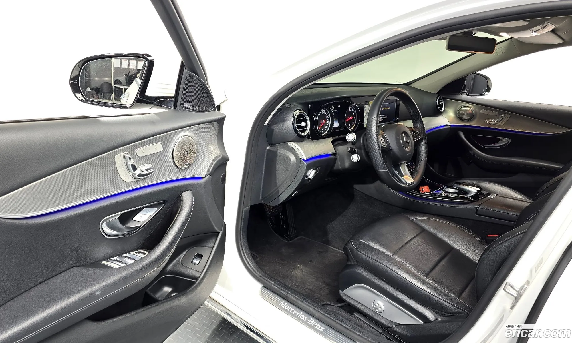 Mercedes-Benz E-Class W213 2018 WDDZF4CB5JA419781 — 17