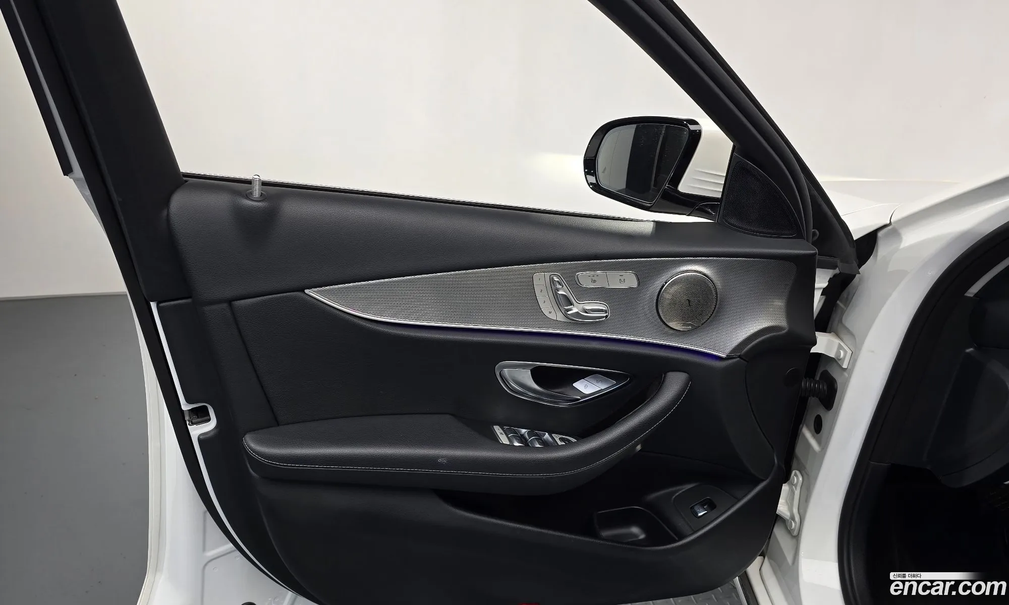 Mercedes-Benz E-Class W213 2018 WDDZF4CB5JA419781 — 10
