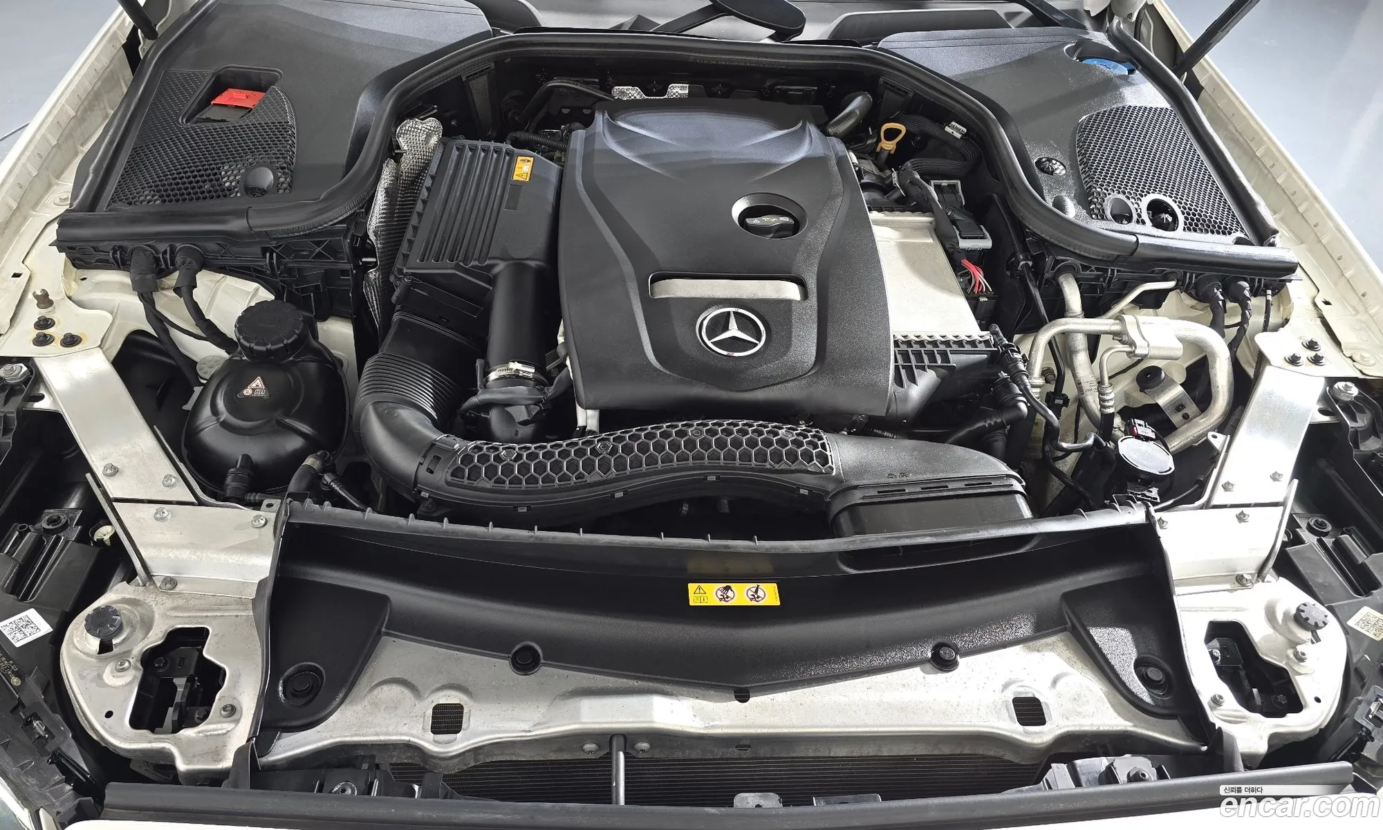 Mercedes-Benz E-Class W213 2018 WDDZF4CB5JA419781 — 2