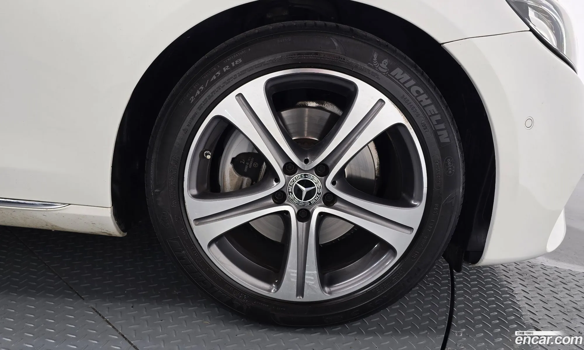 Mercedes-Benz E-Class W213 2018 WDDZF4CB5JA419781 — 13