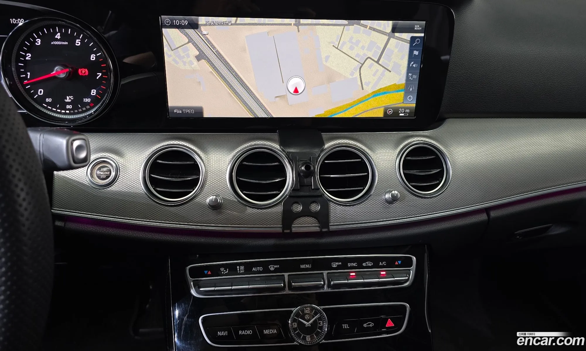 Mercedes-Benz E-Class W213 2018 WDDZF4CB5JA419781 — 24