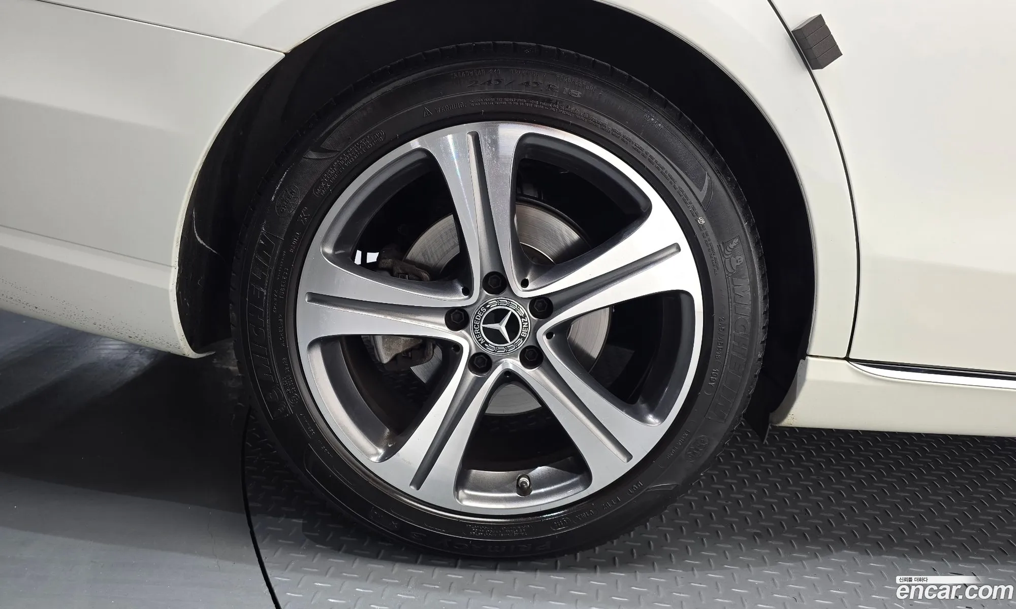Mercedes-Benz E-Class W213 2018 WDDZF4CB5JA419781 — 25