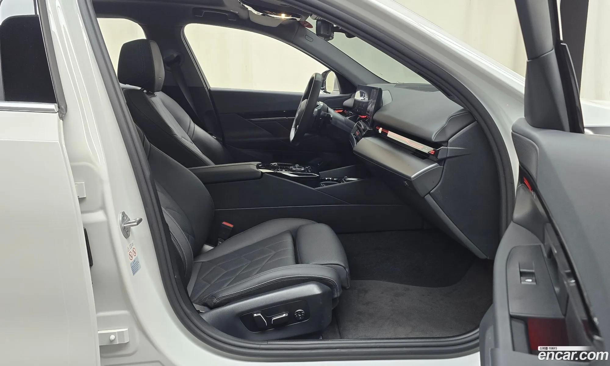 BMW 5 Series 2023 — 9