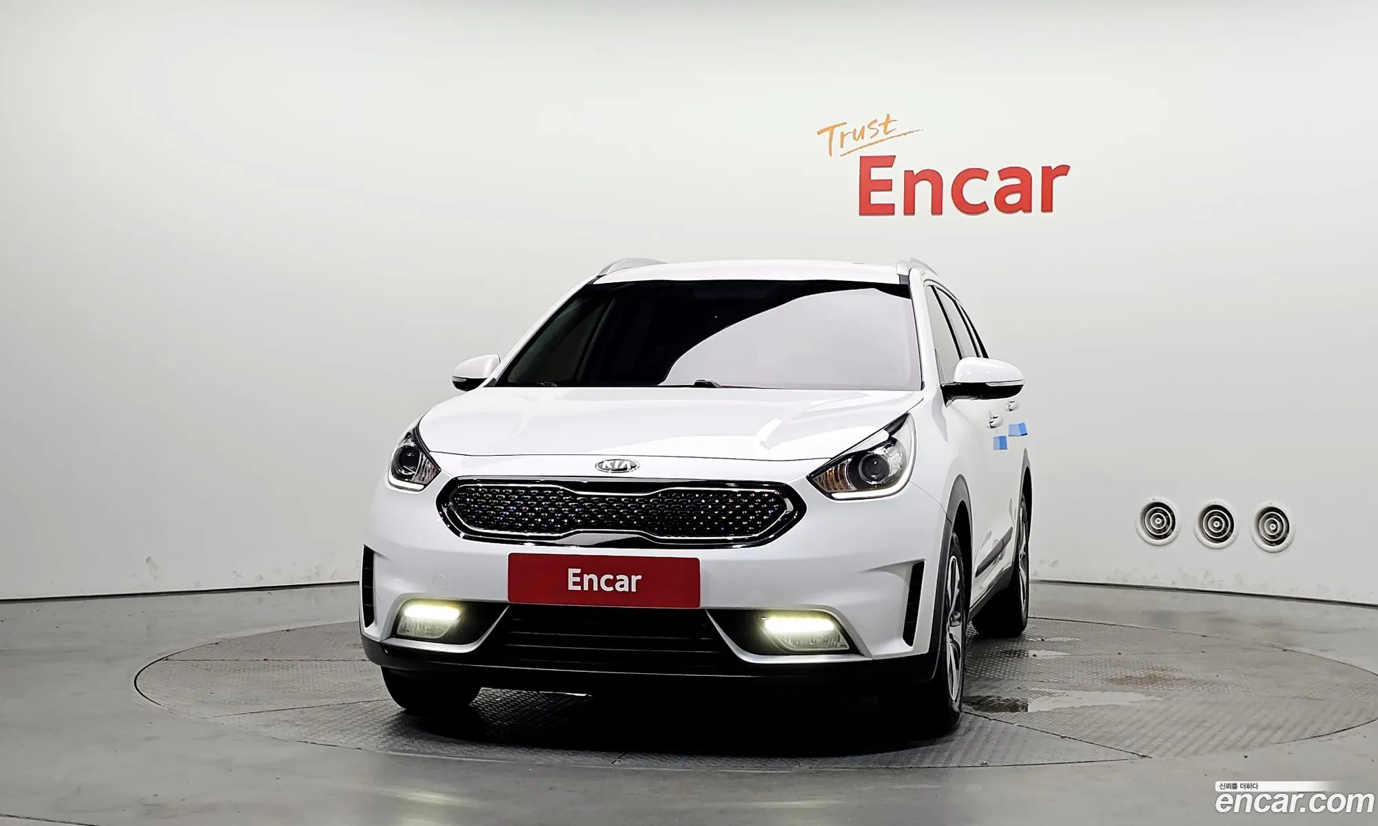 Kia Niro 2017 KNACB81CGJA142634 — 3