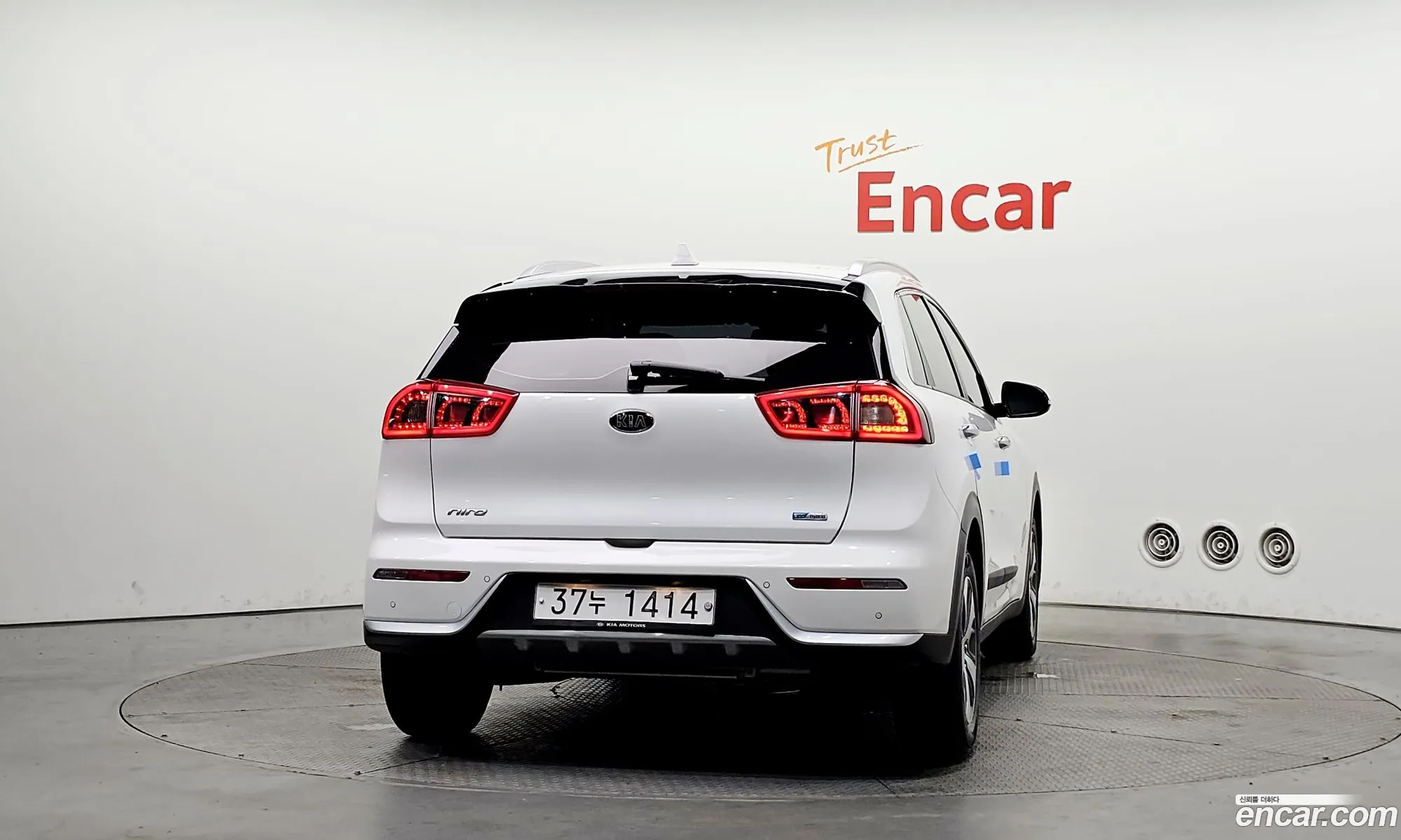 Kia Niro 2017 KNACB81CGJA142634 — 2