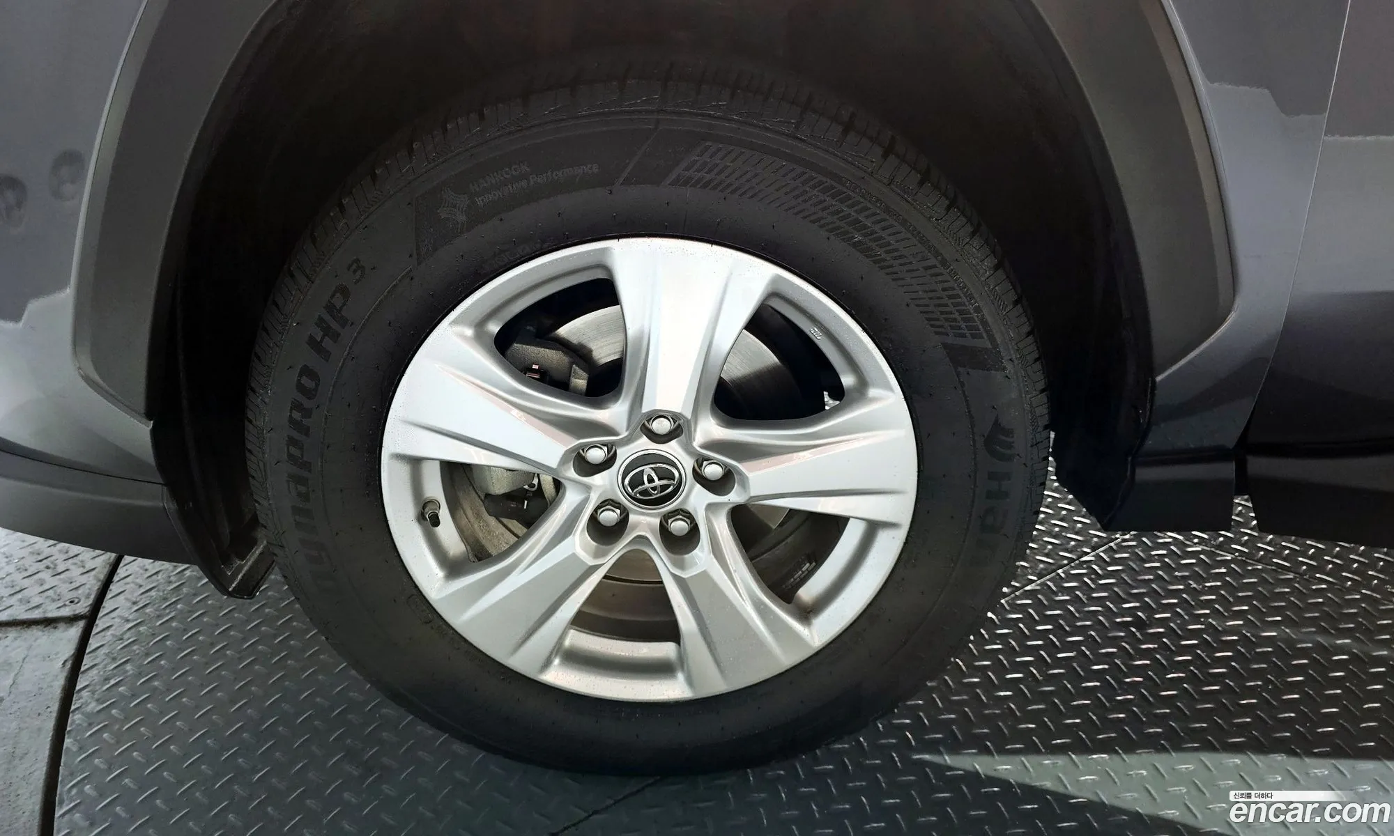 Toyota RAV4 2019 JTMW1RFV4KD515142 — 4