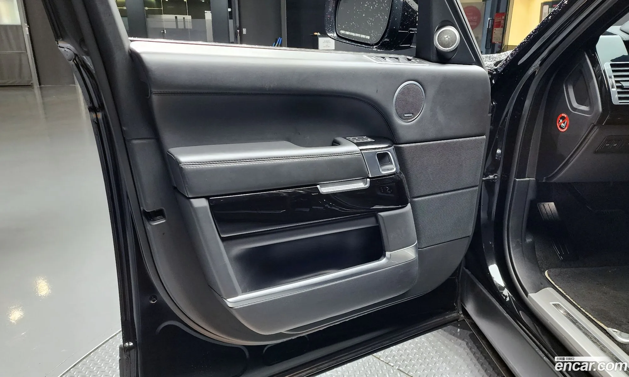 Land Rover Range Rover 2017 SALGA3FJ6HA375130 — 23