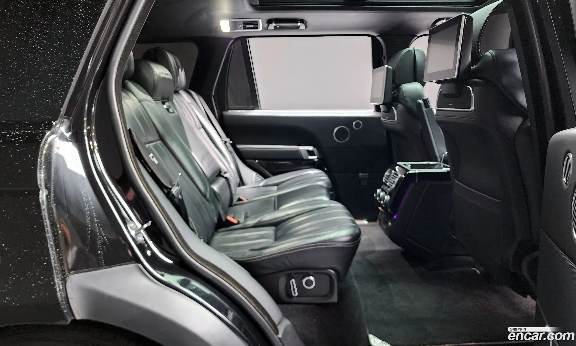 Land Rover Range Rover 2017 SALGA3FJ6HA375130 — 29