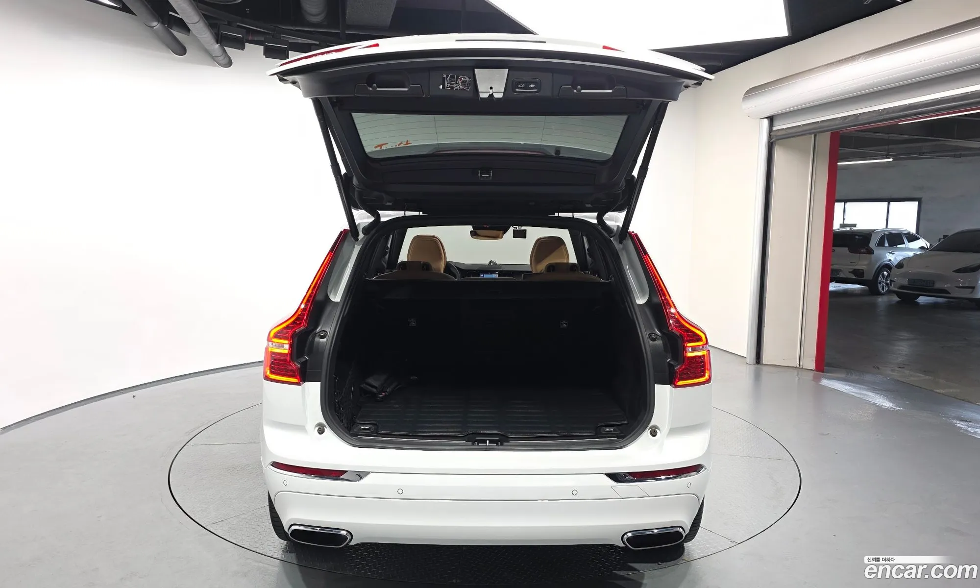 Volvo XC60 2019 YV1UZ68TCL1415936 — 11