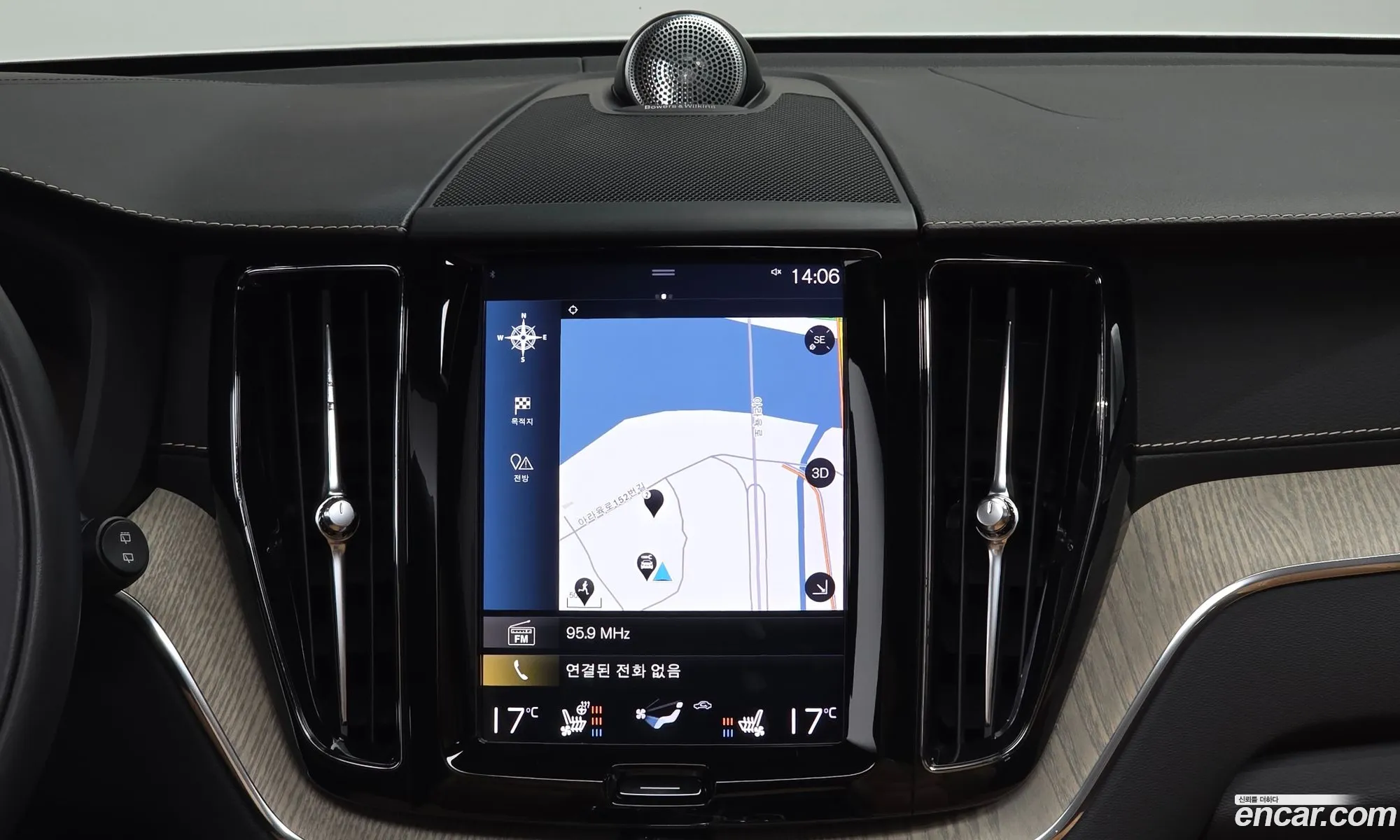Volvo XC60 2019 YV1UZ68TCL1415936 — 26