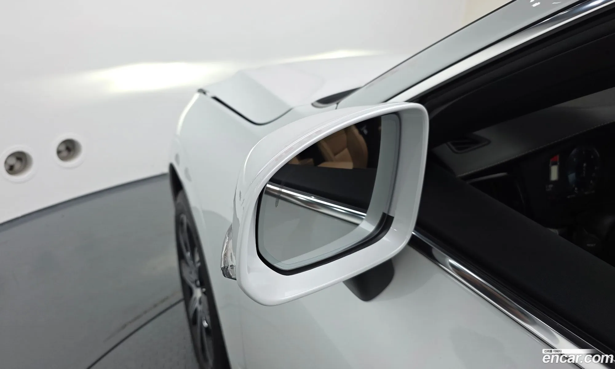 Volvo XC60 2019 YV1UZ68TCL1415936 — 13