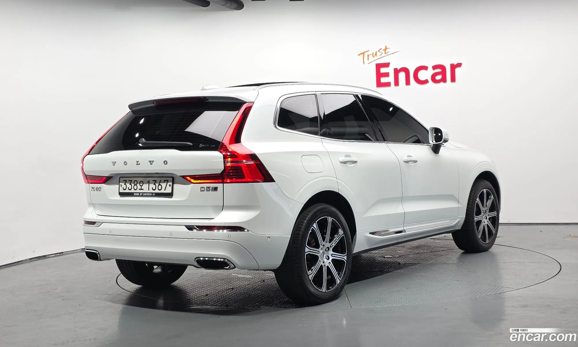 Volvo XC60 2019 YV1UZ68TCL1415936 — 34
