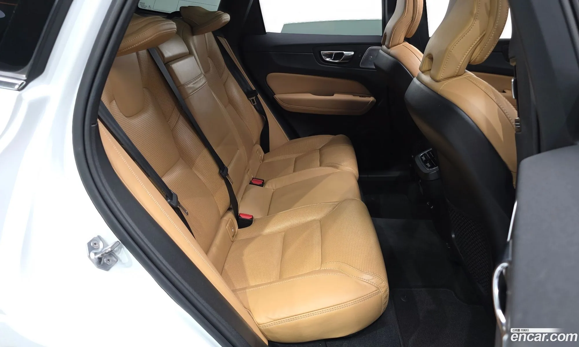 Volvo XC60 2019 YV1UZ68TCL1415936 — 14