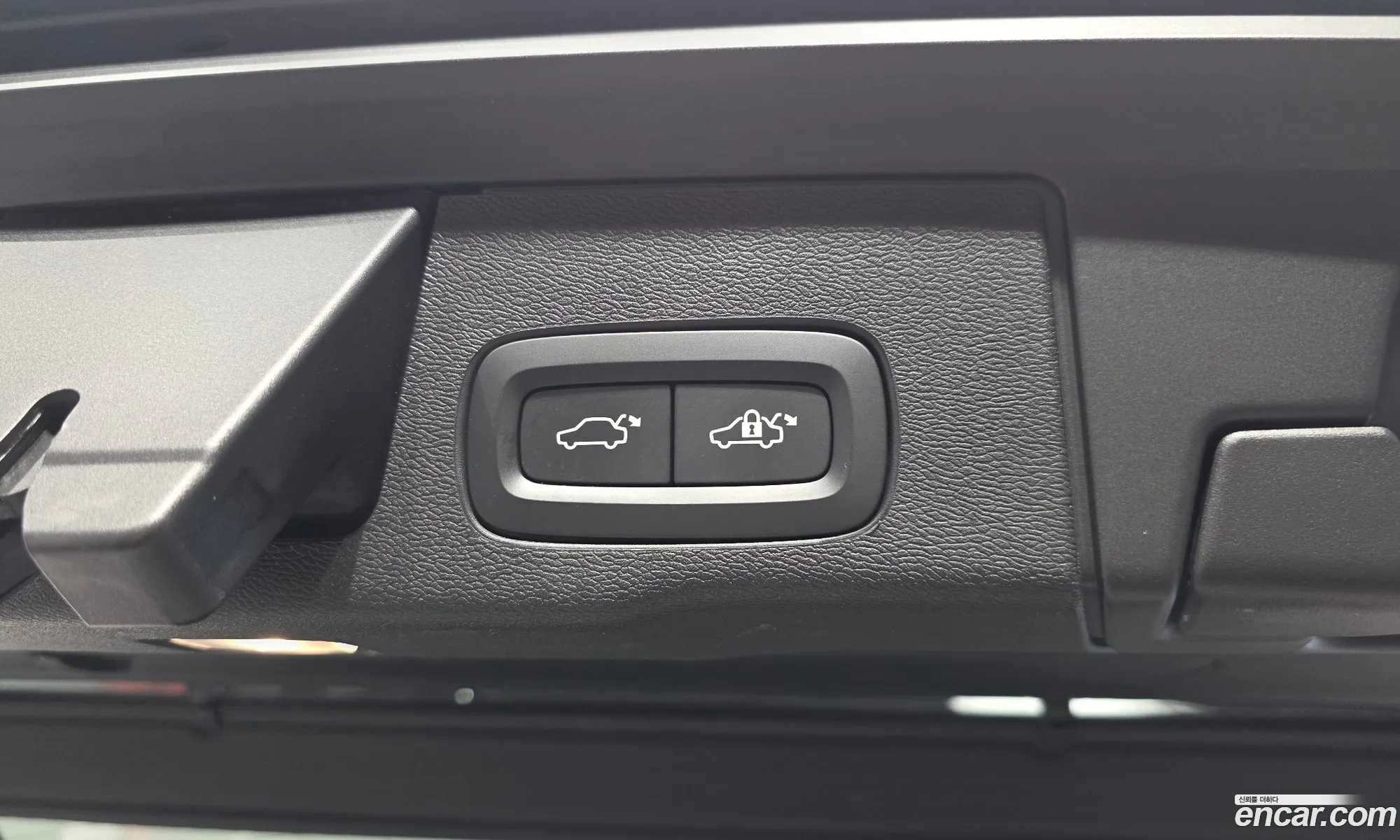 Volvo XC60 2019 YV1UZ68TCL1415936 — 39