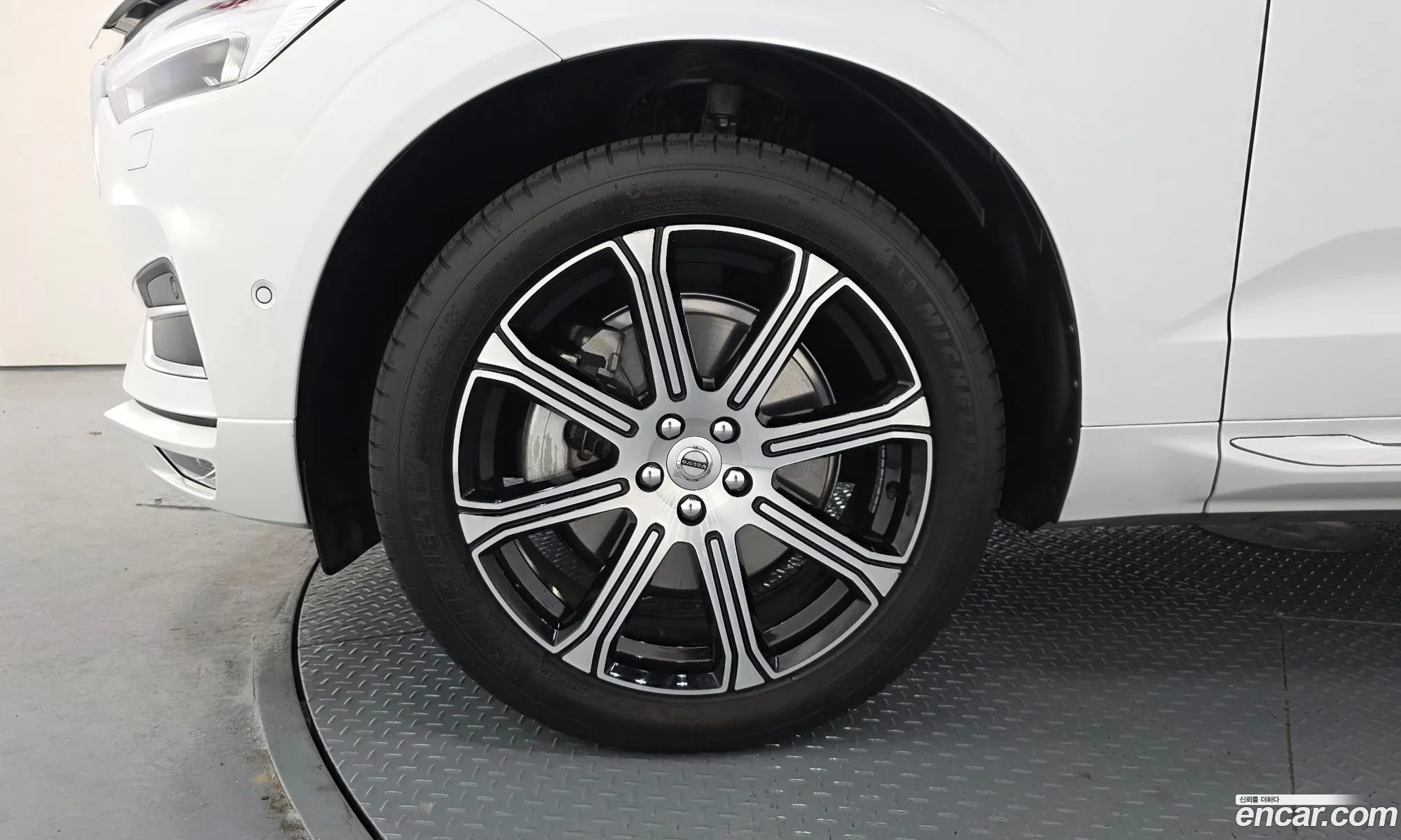 Volvo XC60 2019 YV1UZ68TCL1415936 — 20