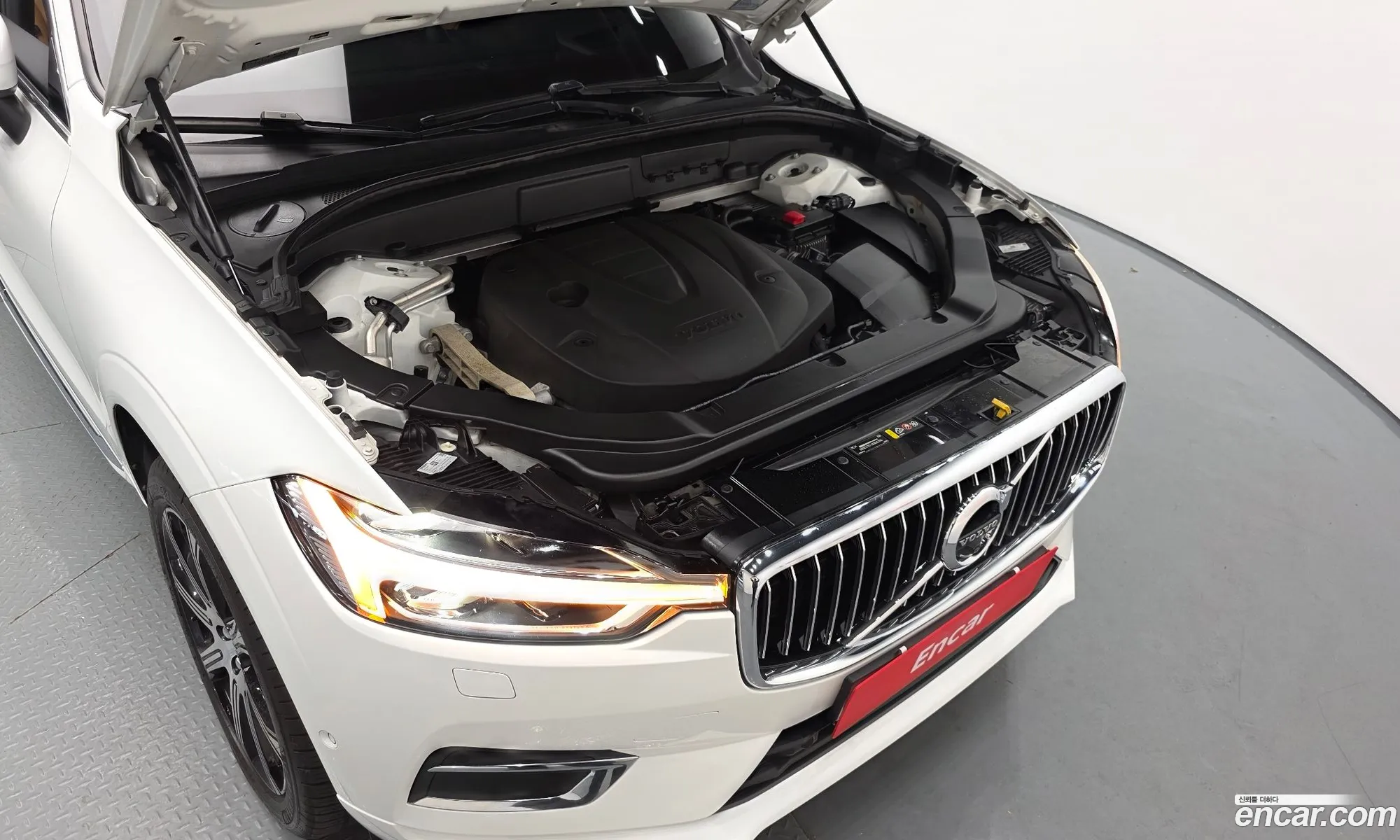 Volvo XC60 2019 YV1UZ68TCL1415936 — 2